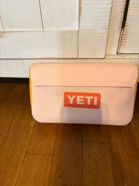 Yeti 1L Sidekick in Peach/Beekeeper